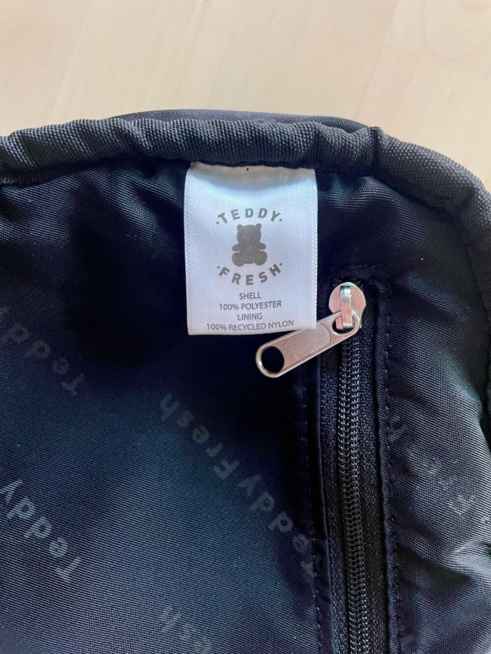 Teddy Fresh Unisex Black & Green Sherpa Fleece Fanny Pack One Size Adjustable - Picture 6 of 9